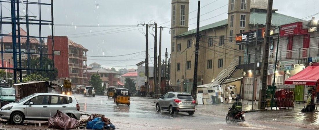 Fortes pluies : Conakry sous les eaux, routes perturbées, habitations inondées et un mort dans le Grand Conakry