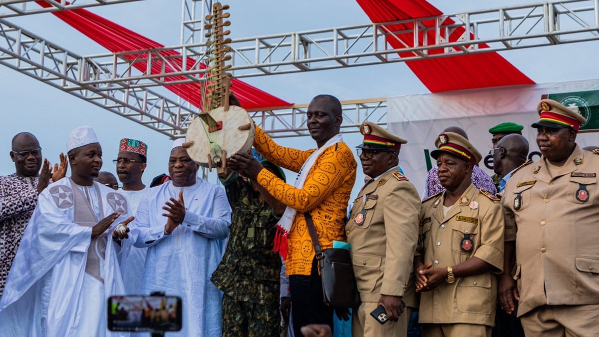 Remise d'instruments aux orchestres guinéens : le ministère de la Culture relance la musique nationale