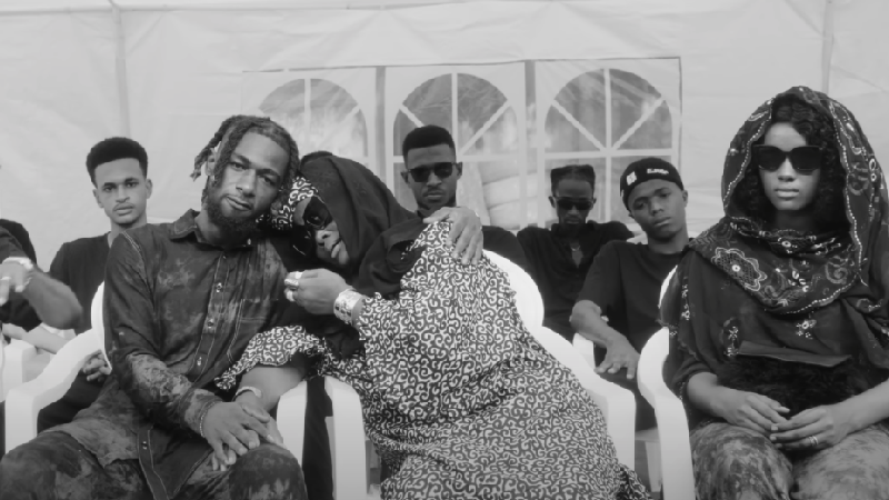 Capture d'écran du clip "M’mama"