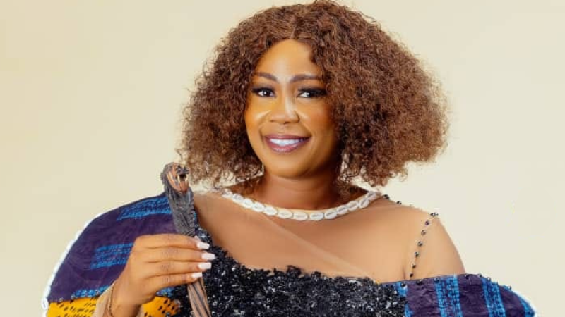 Bintou Mônèbô, artiste chanteuse guinéenne 