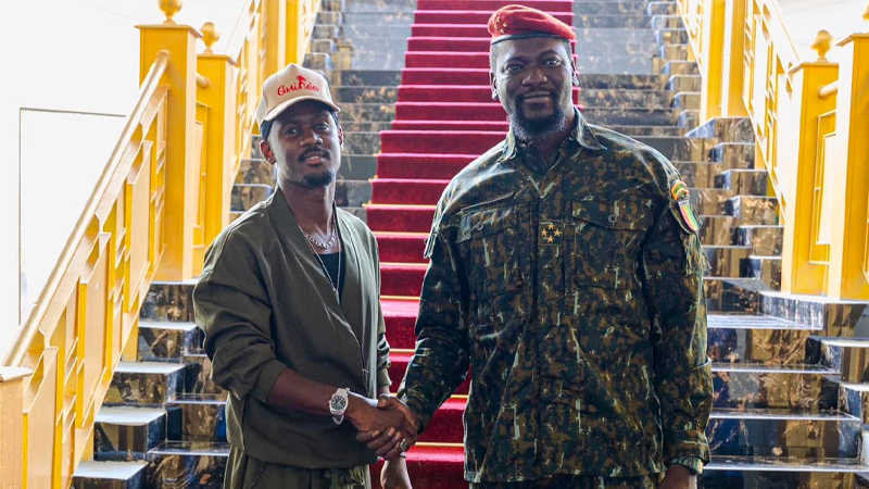 Black M et le Président Mamadi Doumbouya, lors de sa visite en Guinée