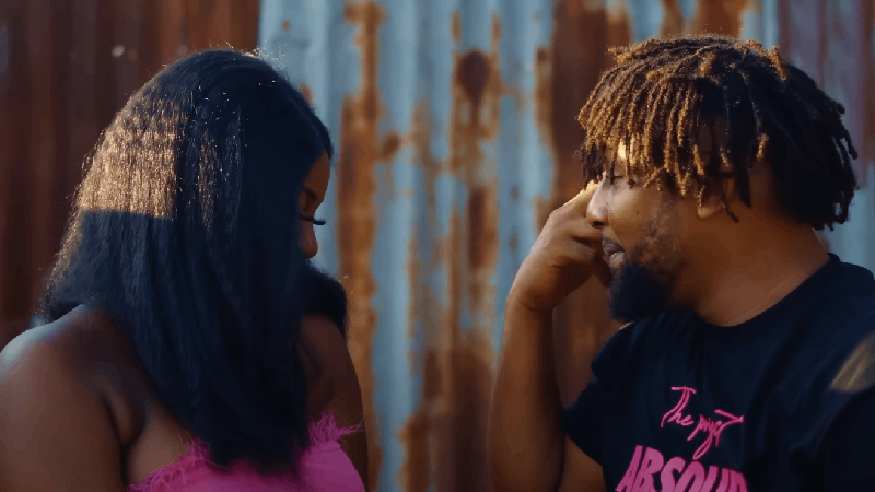 Capture d'écran du clip "Comme Une Rebelle"