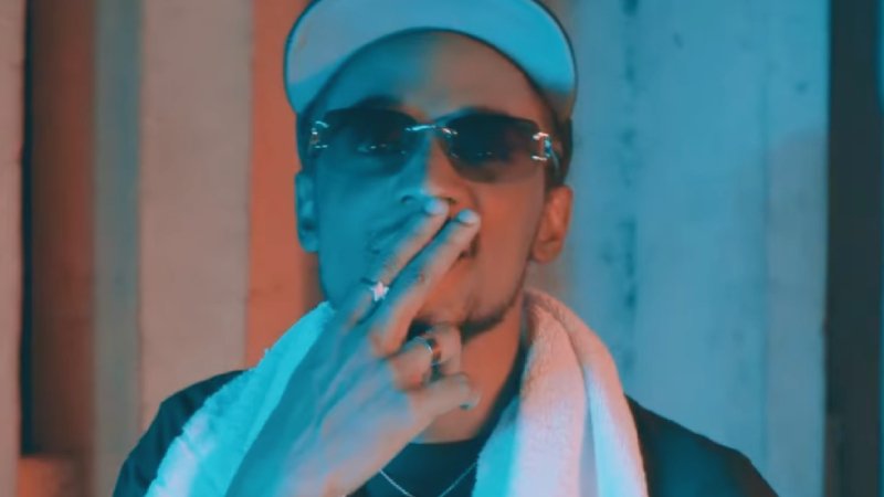 Capture d'écran du clip "PRATIQUE"