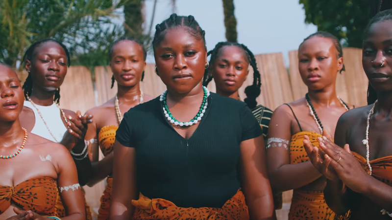 Capture d'écran du clip « ADJIGBADJI »