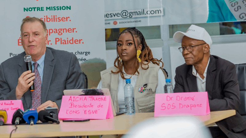 De gauche à droite : Dr Denis Bernard Raiche, Aïcha Traoré, Dr Dramé