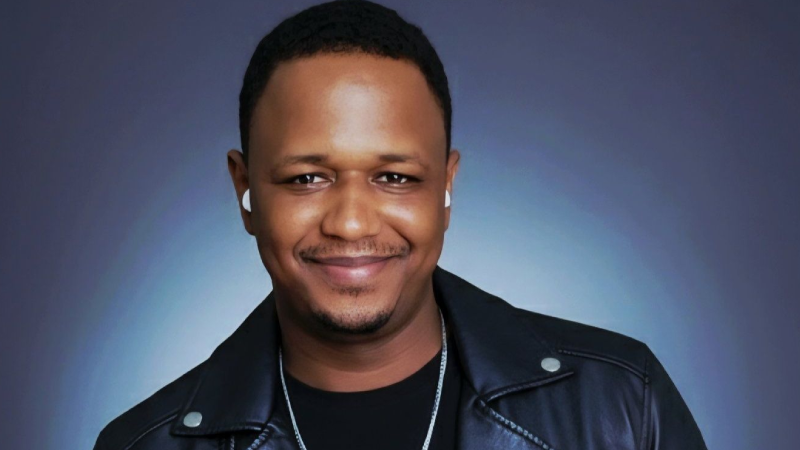 Rigel Gandhi, humoriste guinéen