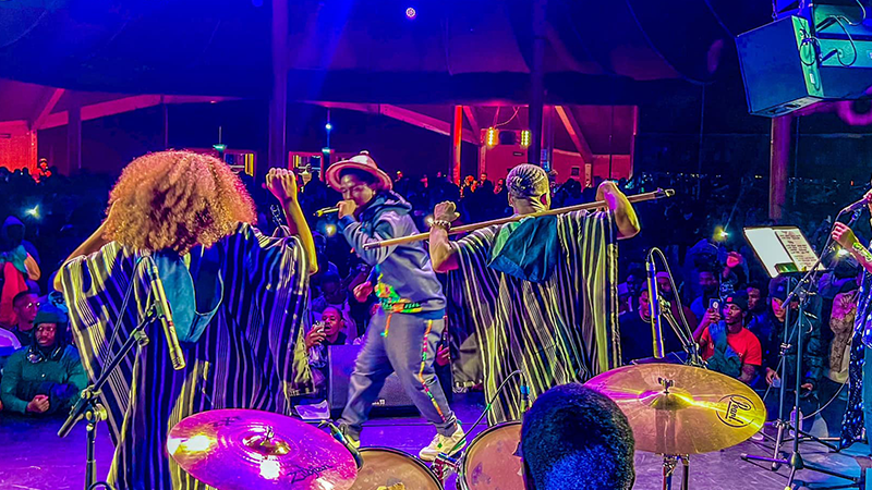 Straiker, sur la scène du Cabaret Sauvage 