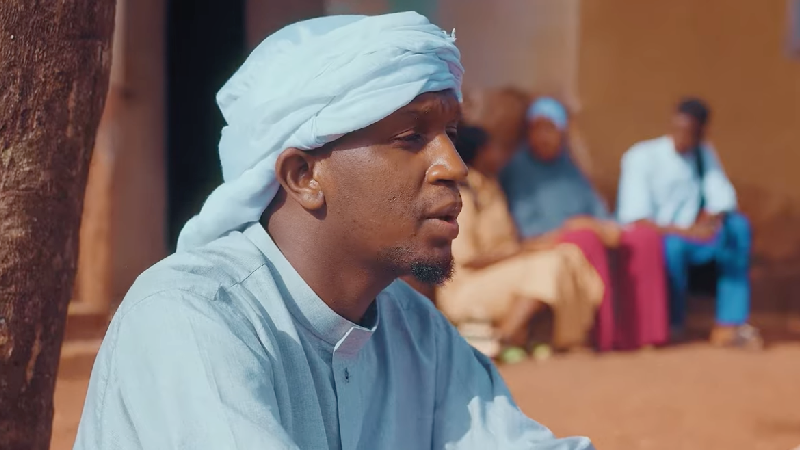 Capture d'écran du clip "Baba Ein Makouno"