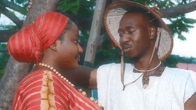 Capture d'écran du clip "Lova"