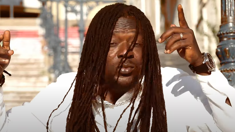 Capture d'écran du clip « Je m’en fou »