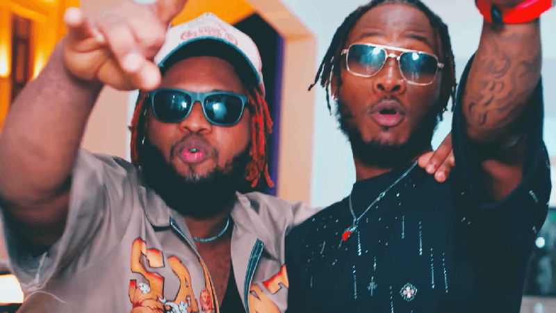 Capture d'écran du clip "Fake"