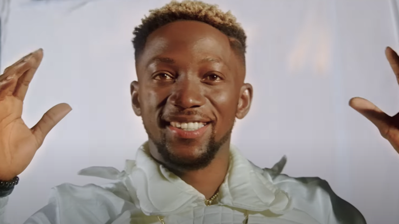 Moustapha Chamack Camara : Un nouveau chapitre avec le clip « Who Tara Khara »